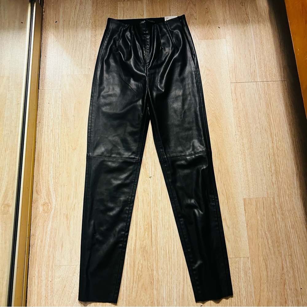 New with tags Sleek Black faux Leather high rise leggings Pants. Sz Small.